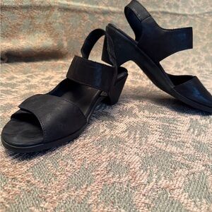 Mephisto Black Leather Women's Sandals size 39